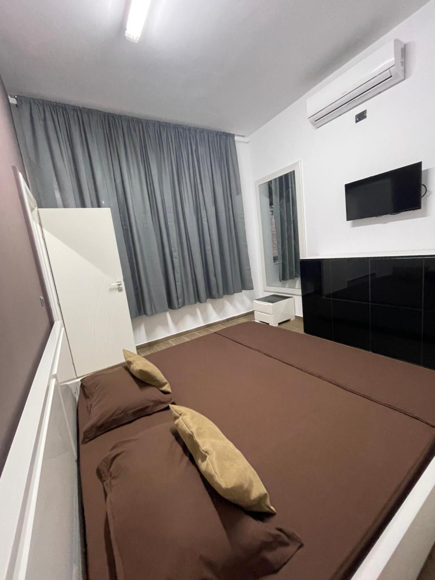 Gold Apartament فلورا المظهر الخارجي الصورة